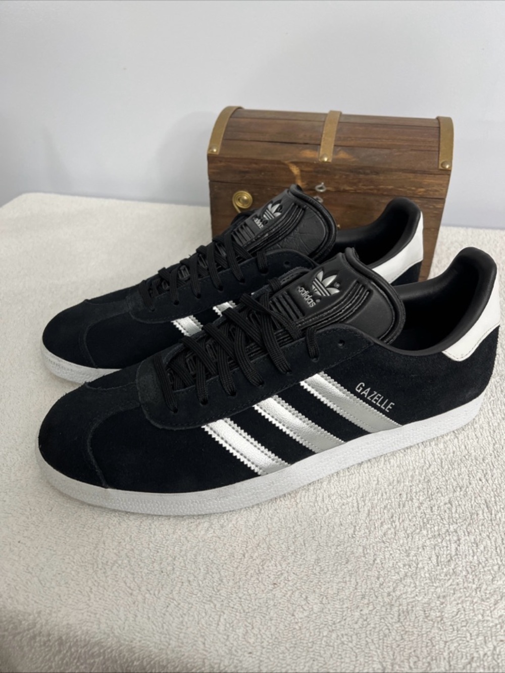 Adidas Women's Sz 11 Men’s Sz 9.5 Gazelle Originals Black/Silver Metallic ID7007 - Picture 12 of 12